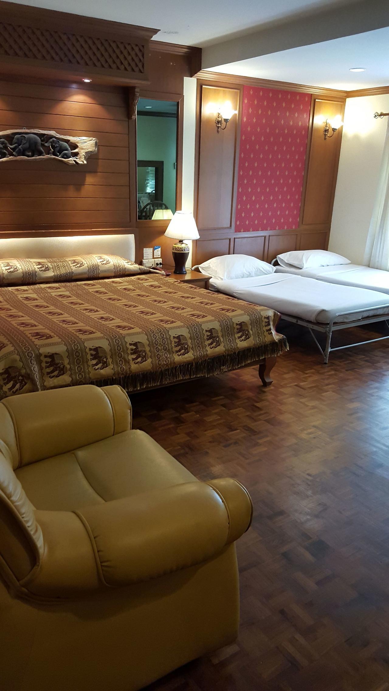 Royal Ivory Sukhumvit Nana Hotell Bangkok Exteriör bild