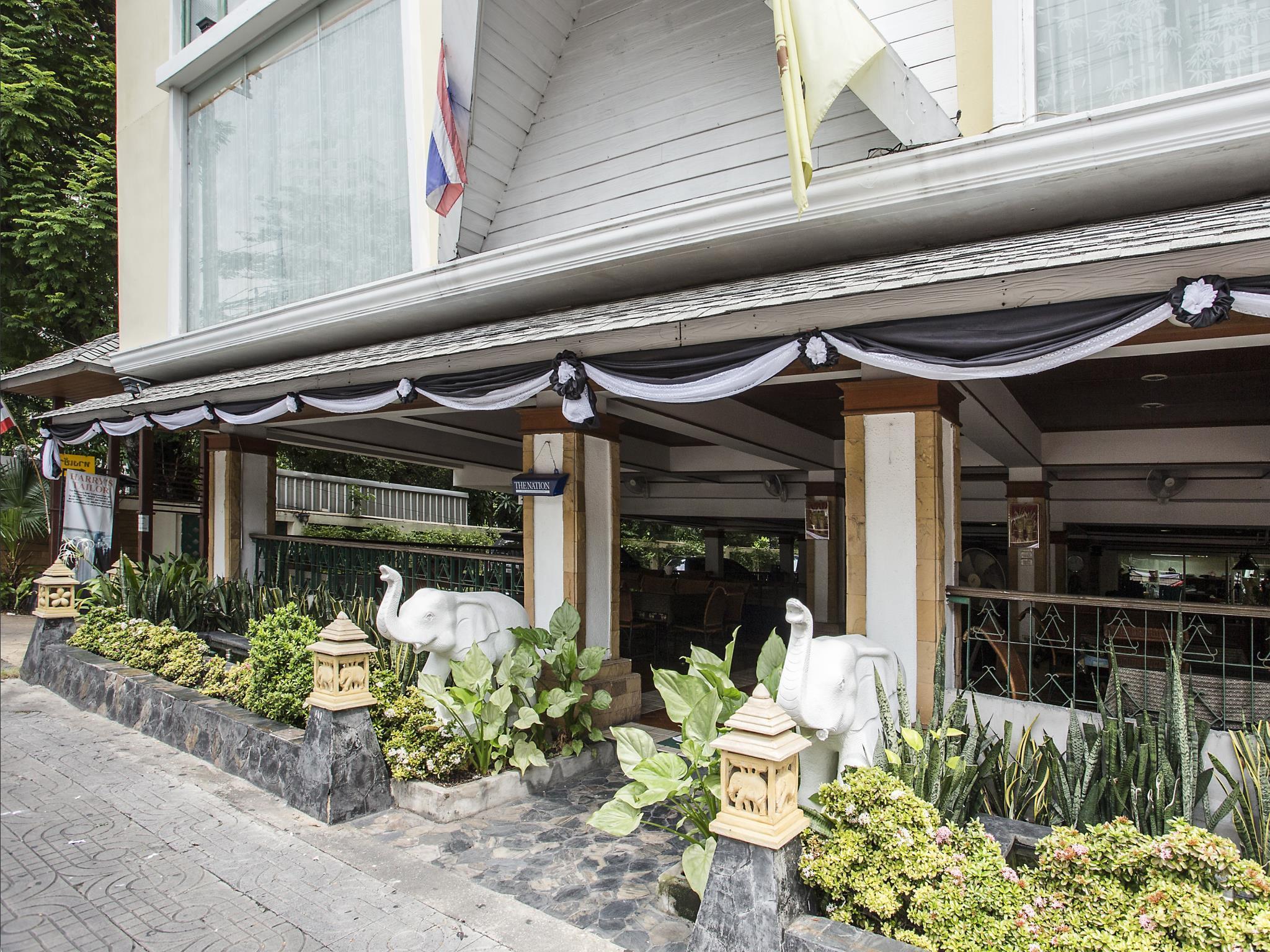 Royal Ivory Sukhumvit Nana Hotell Bangkok Exteriör bild