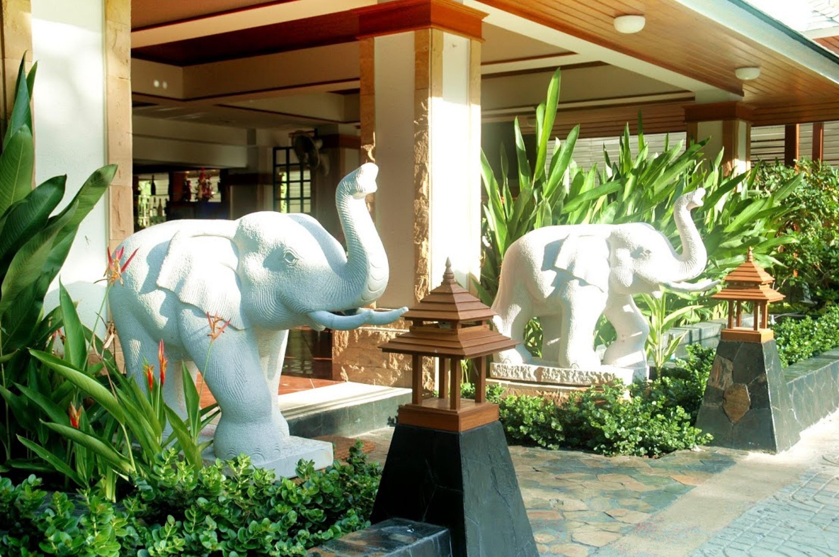 Royal Ivory Sukhumvit Nana Hotell Bangkok Exteriör bild