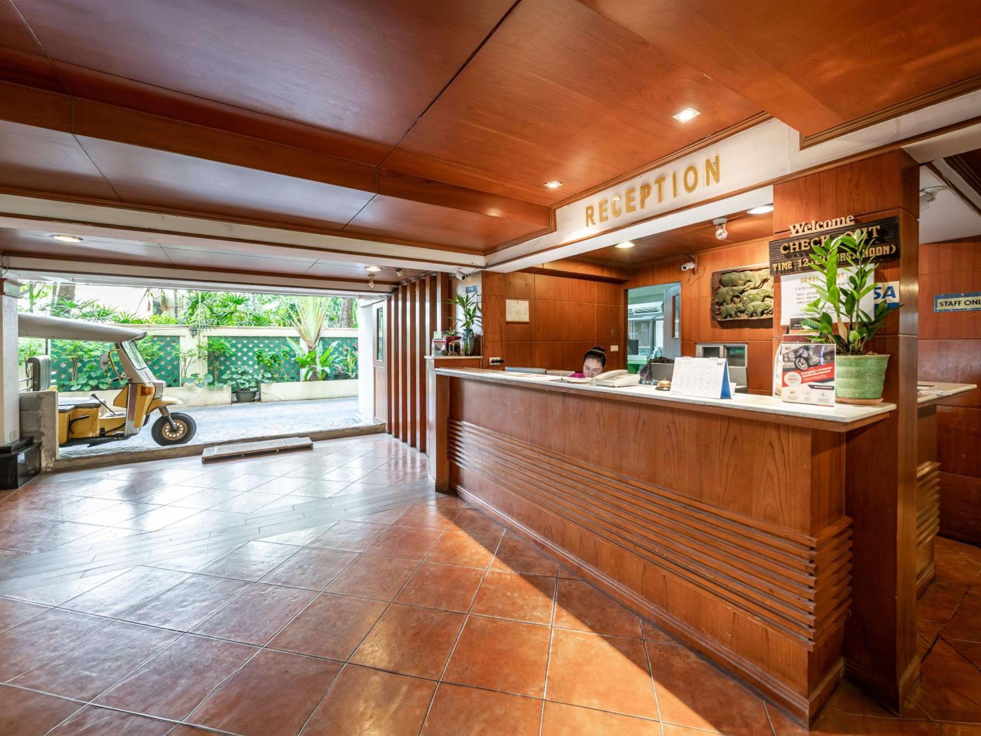 Royal Ivory Sukhumvit Nana Hotell Bangkok Exteriör bild