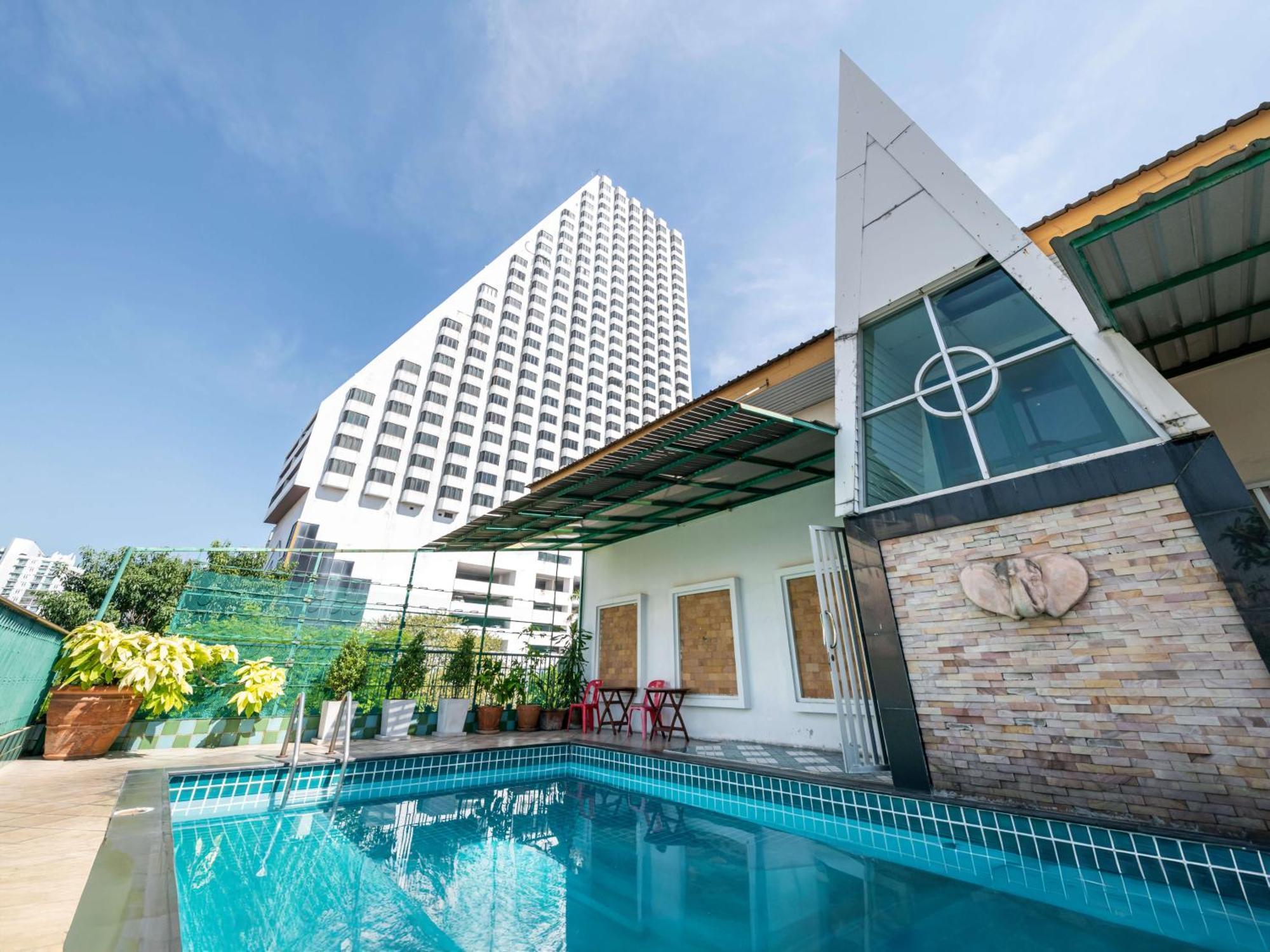 Royal Ivory Sukhumvit Nana Hotell Bangkok Exteriör bild
