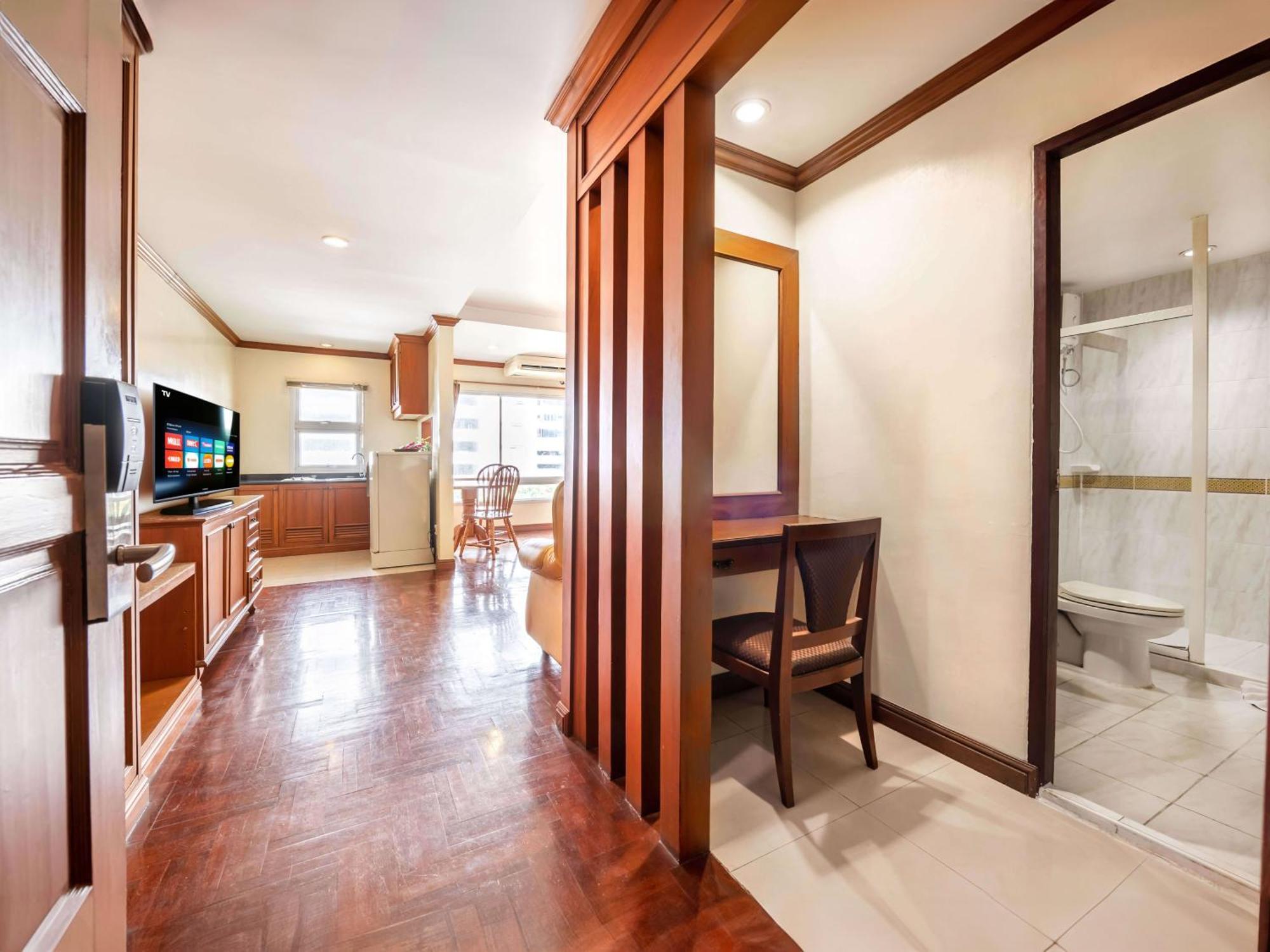 Royal Ivory Sukhumvit Nana Hotell Bangkok Exteriör bild
