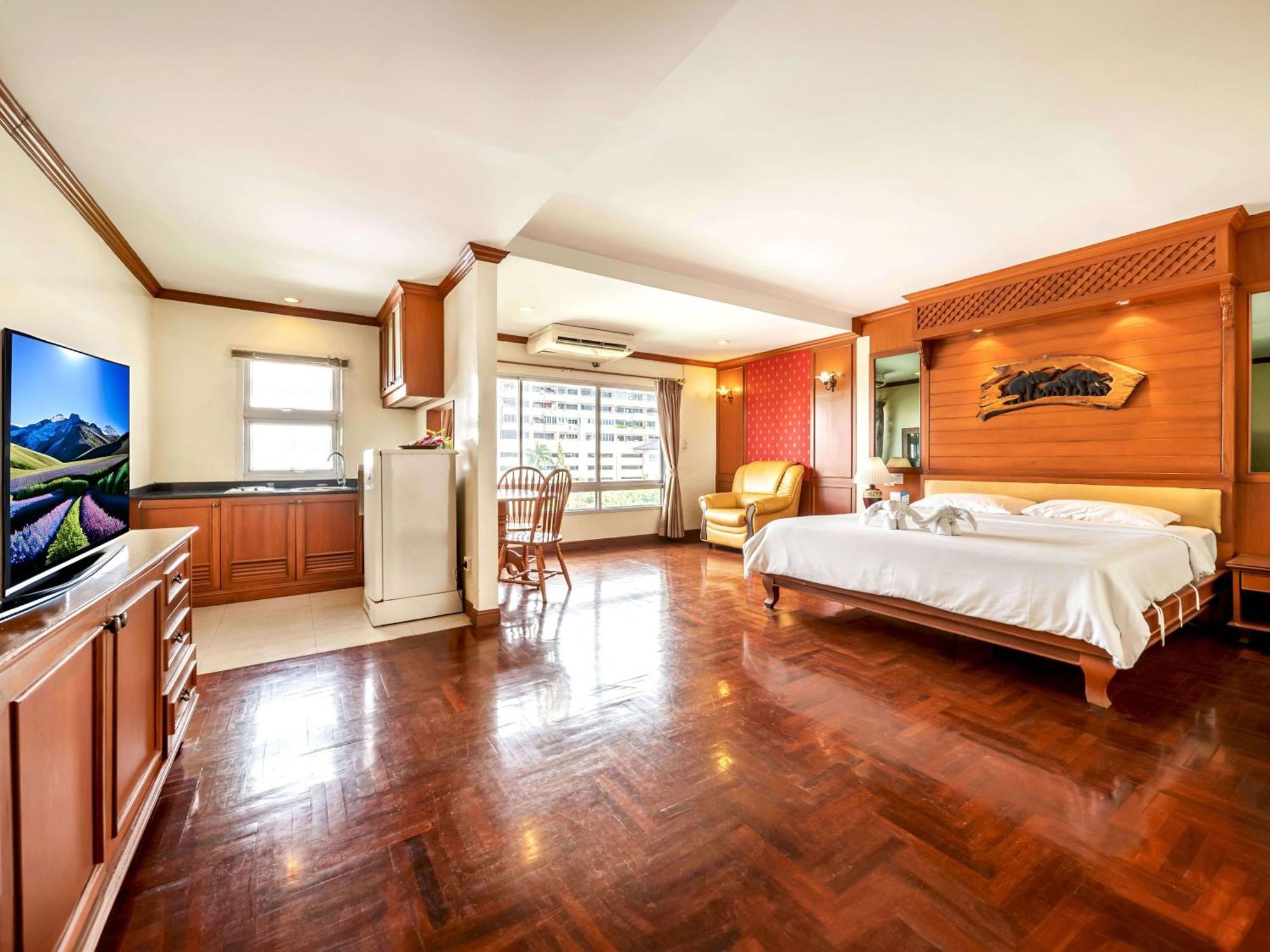 Royal Ivory Sukhumvit Nana Hotell Bangkok Exteriör bild