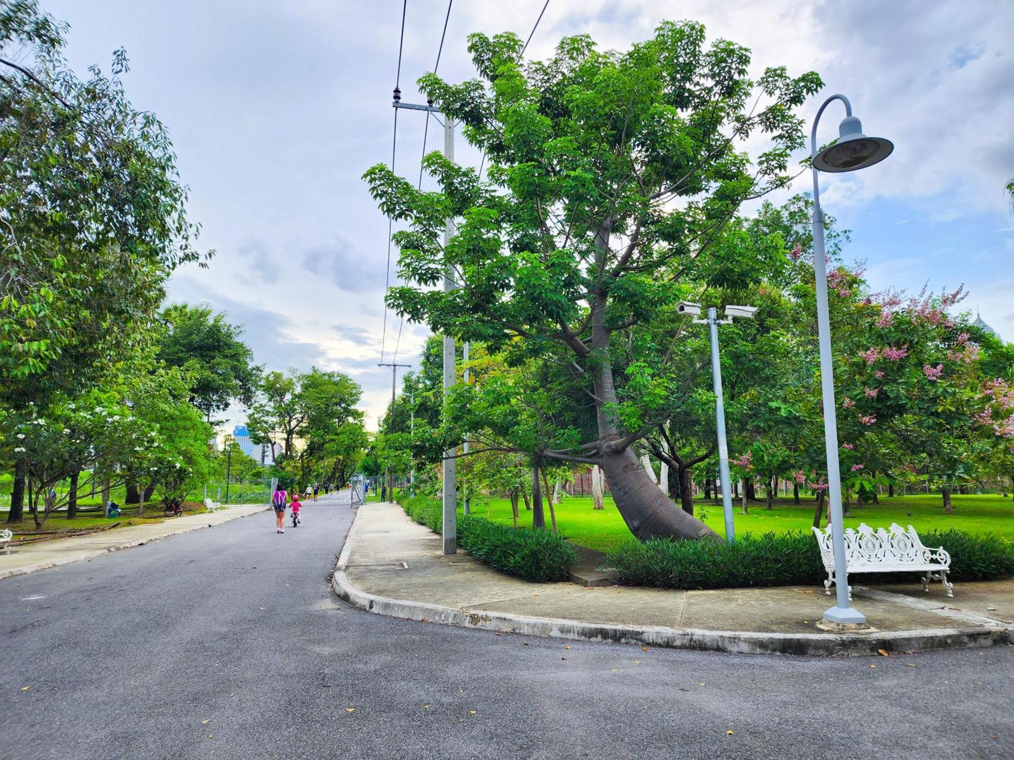 Royal Ivory Sukhumvit Nana Hotell Bangkok Exteriör bild