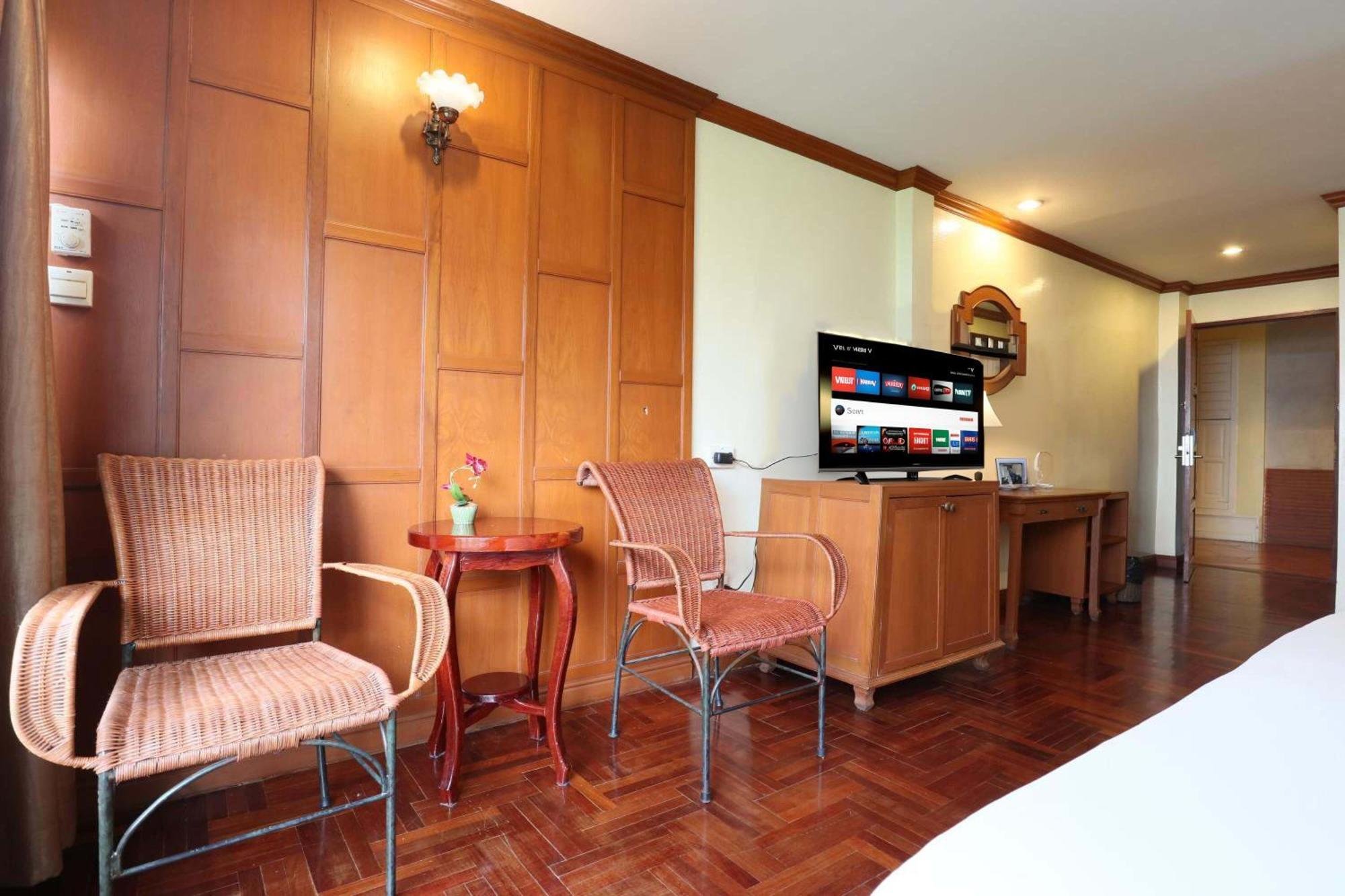Royal Ivory Sukhumvit Nana Hotell Bangkok Exteriör bild