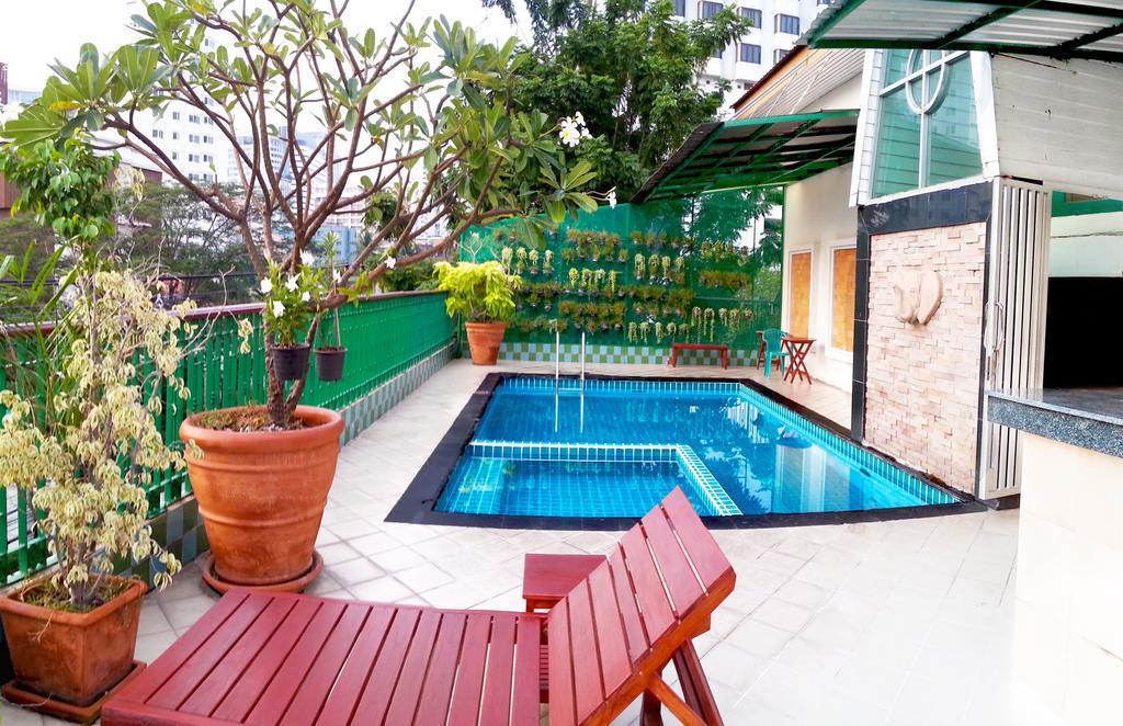 Royal Ivory Sukhumvit Nana Hotell Bangkok Exteriör bild