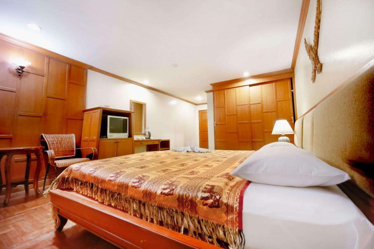 Royal Ivory Sukhumvit Nana Hotell Bangkok Exteriör bild
