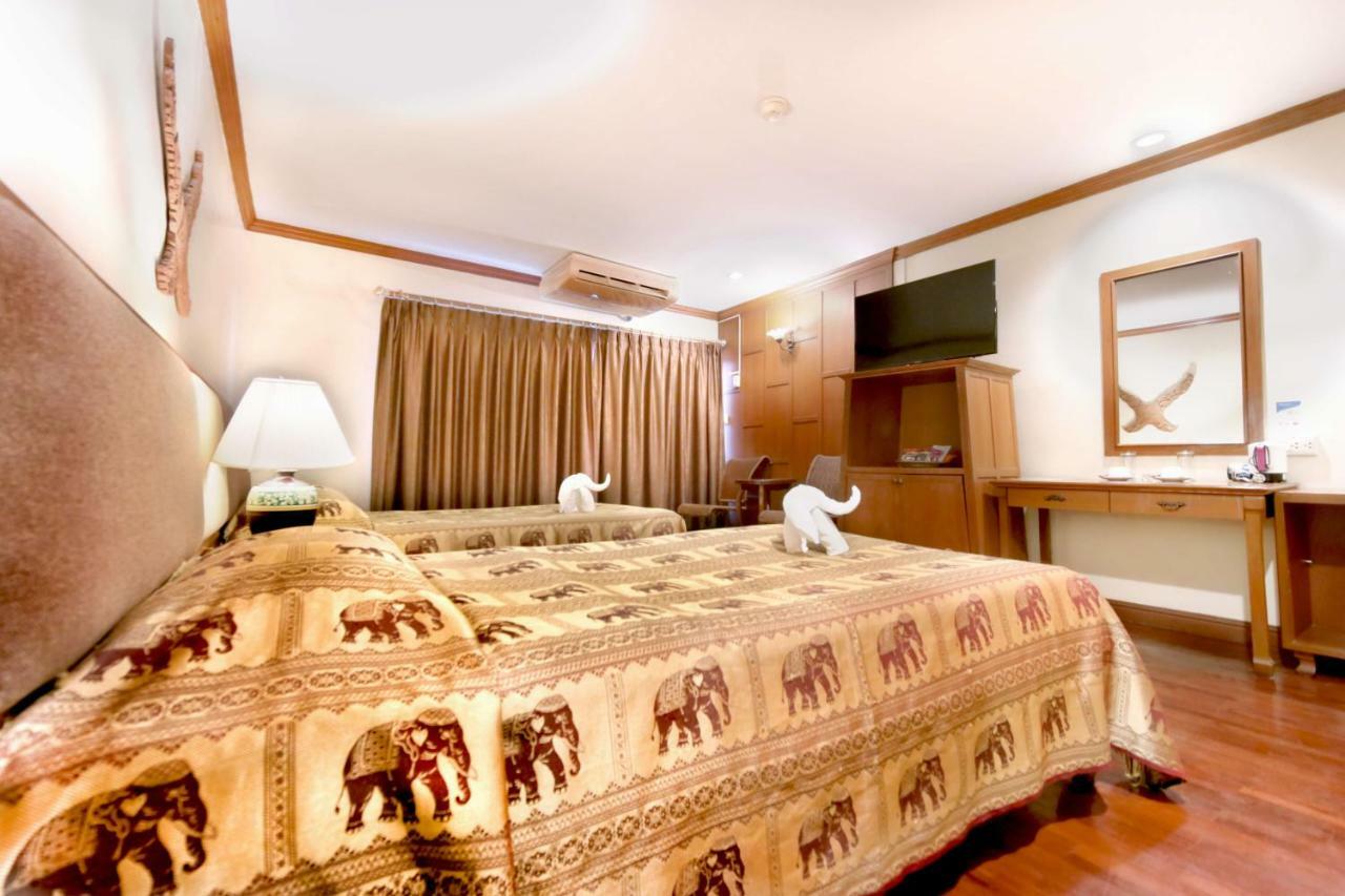 Royal Ivory Sukhumvit Nana Hotell Bangkok Exteriör bild